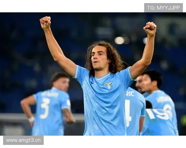 贡多齐遭瓶击费内巴切三人中招 贡多齐遭瓶击费内巴切三人中招